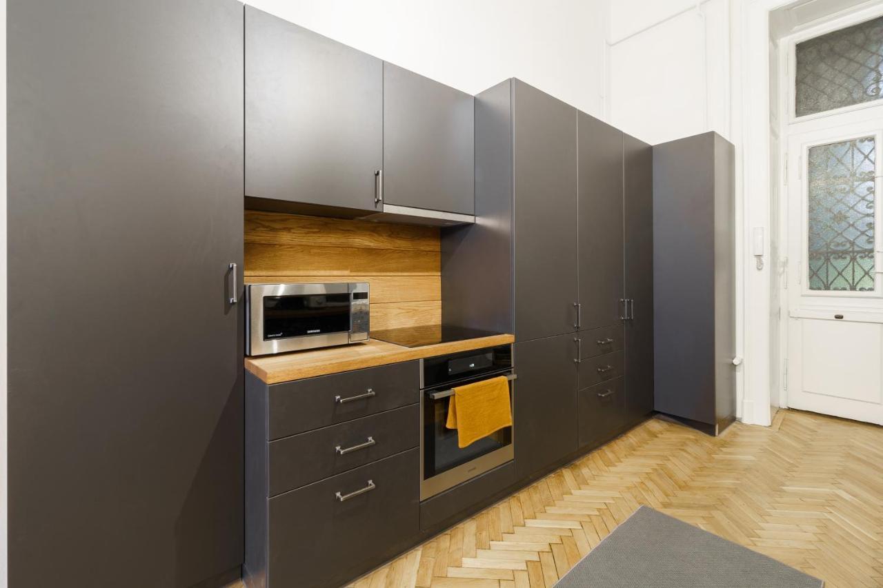 Central Loft-Style Flat Next To Danube Budapest Bagian luar foto